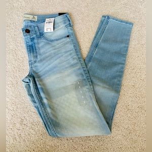 Brand new Abercrombie & Fitch Jean legging light wash size 2R